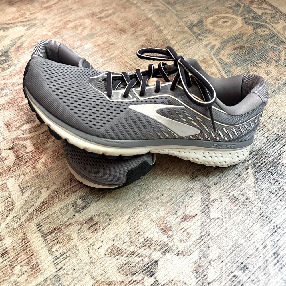 BROOKS Women’s running shoes, size 10.5